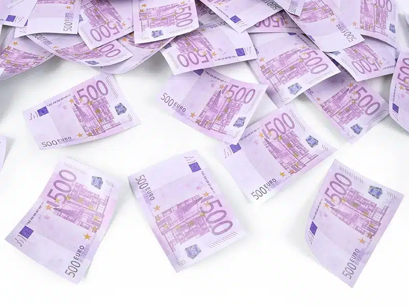 Tuba z banknotami 500 EUR