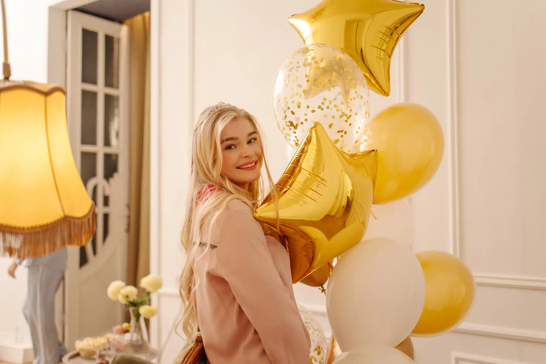 Balony na hel – plusy używania balonów z helem podczas uroczystości