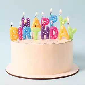 Kolorowe świeczki na tort urodzinowy