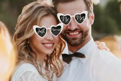 Okulary w kształcie serca w kolorze białym z napisami na szkiełkach